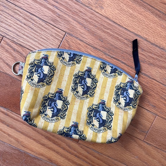 Handmade HufflePuff / Hogwarts Cosmetic Case - Picture 1 of 4